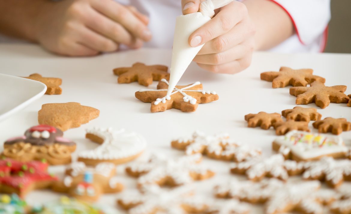 How To Make Royal Icing For Sugar Cookies: – Bake with Ayesha