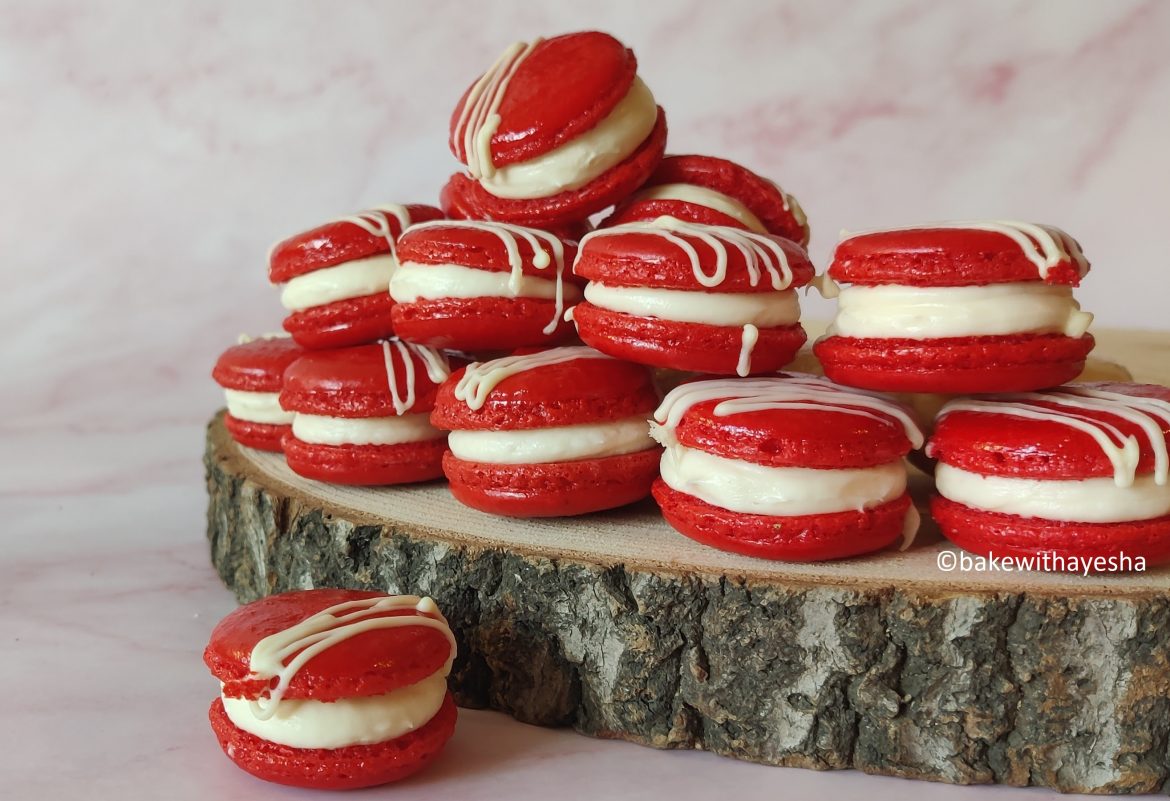 Red velvet macarons Red velvet macarons